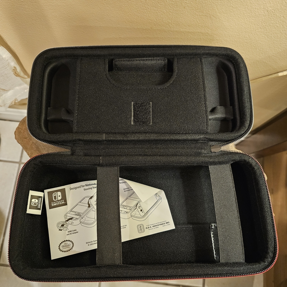 Nintendo Switch Game Traveler Deluxe Travel Case - Picture 5 of 11